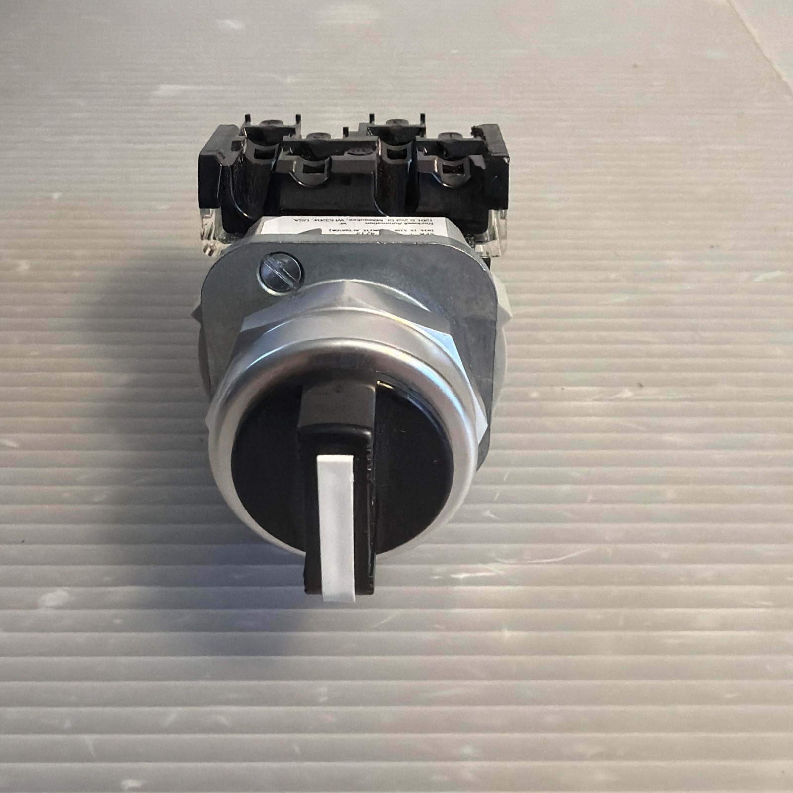 Allen-Bradley 800TC-J5A Non-Illuminated Selector Switch Only No Box