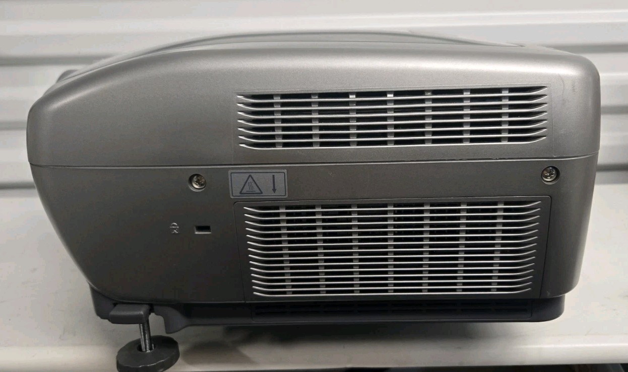 Sharp XV-Z12000 VISION DLP Projector - TESTED - FULLY WORKING - NO REMOTE -