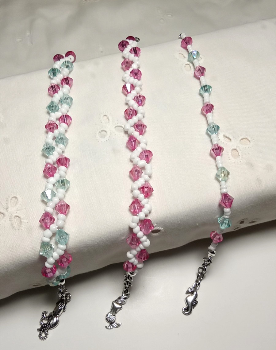 DAINTY STAINLESS ACRYLIC  ADJUSTABLE STRETCHY BEADED BRACELETS PINK,WHITE & BLUE