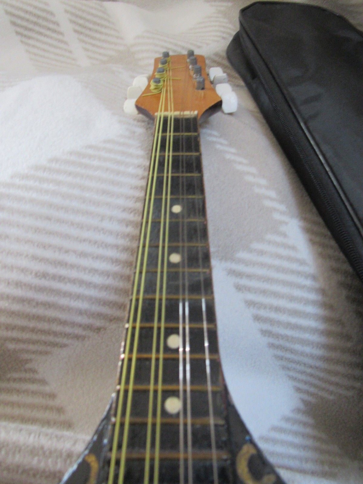 MANDOLINO