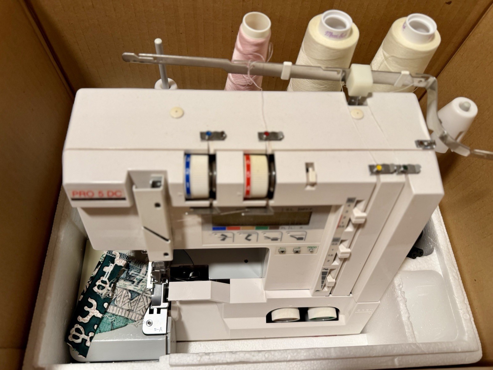 New old stock Elna PRO 5 DC Computerized Serger Overlock Machine + Box & Manuals