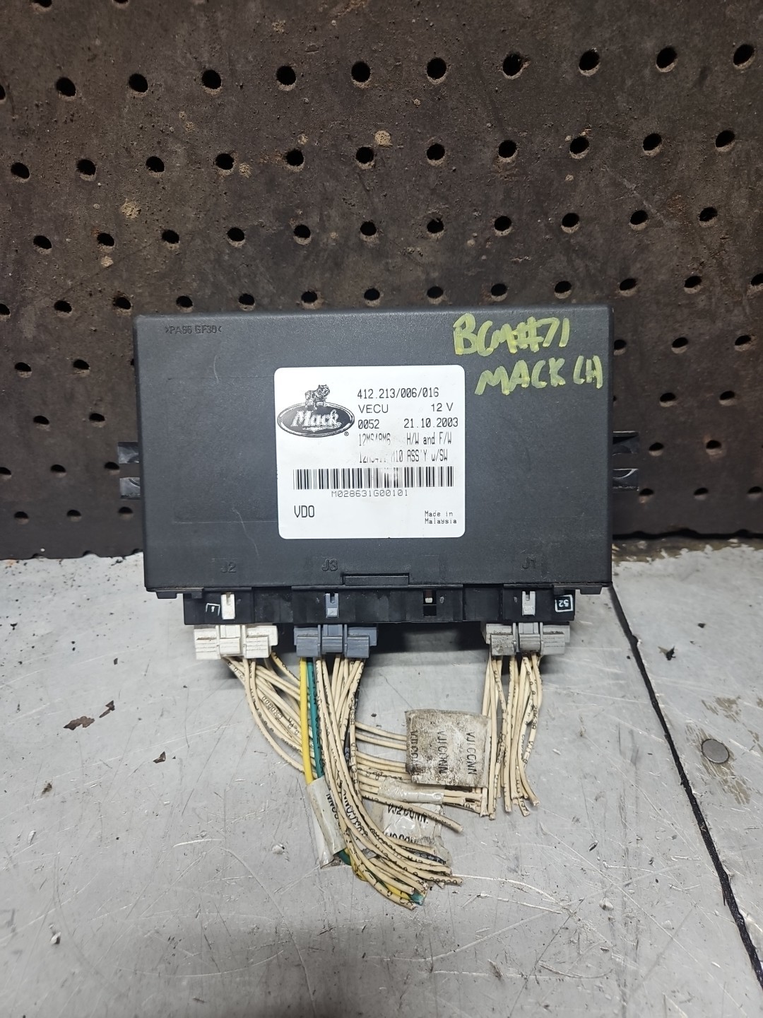 Mack VECU Control Module CECU 12MS411 M10  12MS48M6 412.213/006/016