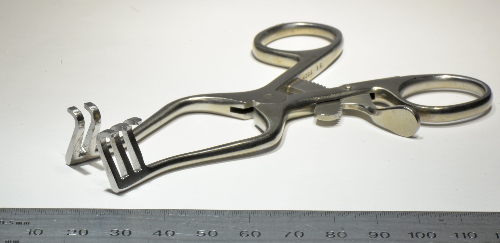 V. Mueller #OS5531 Mini Weitlaner Retractor 2x3 Blunt Prongs 4 ¼" Surgical