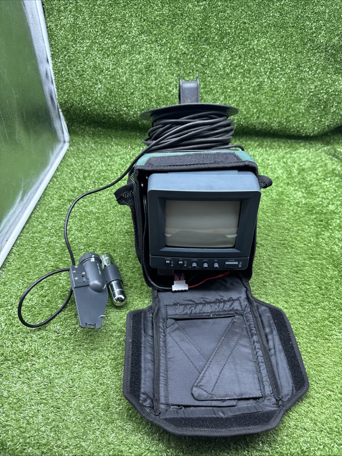 Cabela's Advanced Anglers Viewing System Black & White 5.5” Monitor CVS0708.  s2