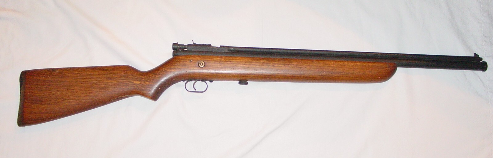 RARE VINTAGE CROSMAN MODEL 114 .22 CALIBER AIR RIFFLE - 1950 to 1955 ERA