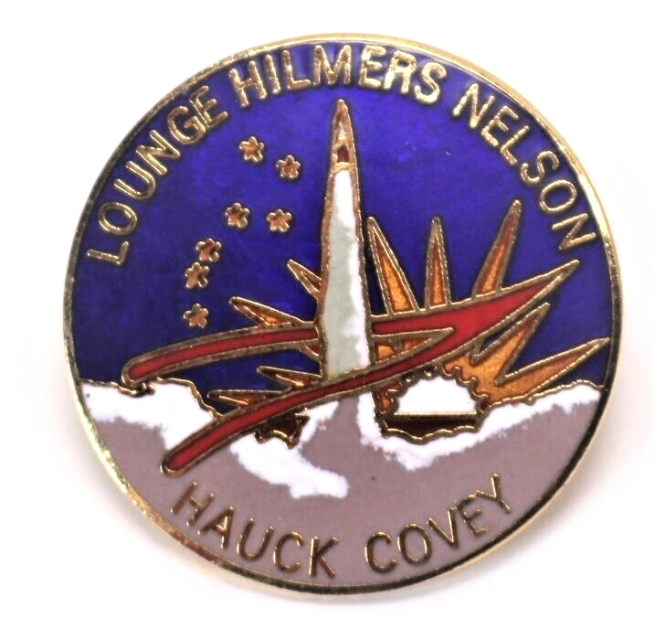 NASA Space Shuttle Discovery Pin Pinback 1988 Mission STS-26 with Crew Names