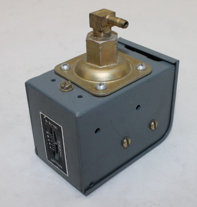 Johnson P-7221 Pressure Electric Switch