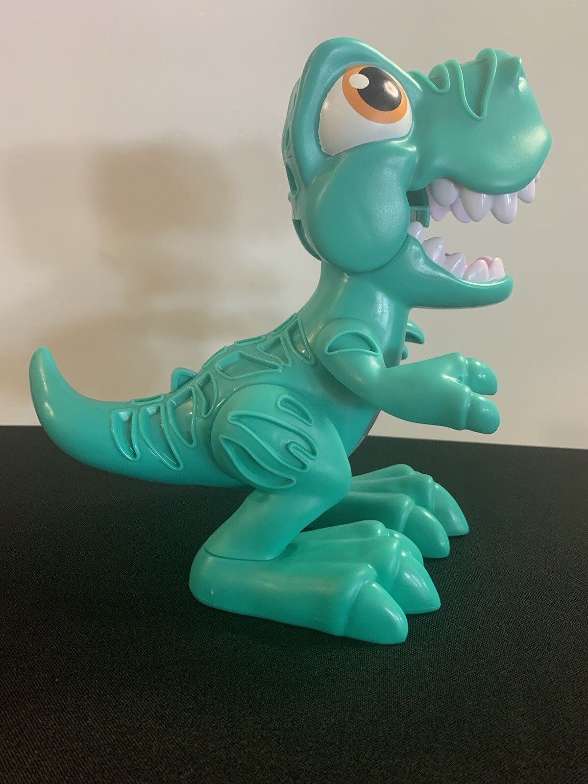 Play-Doh Dino Crew Crunchin' T-Rex Toy - Makes Noise Dinosaur!