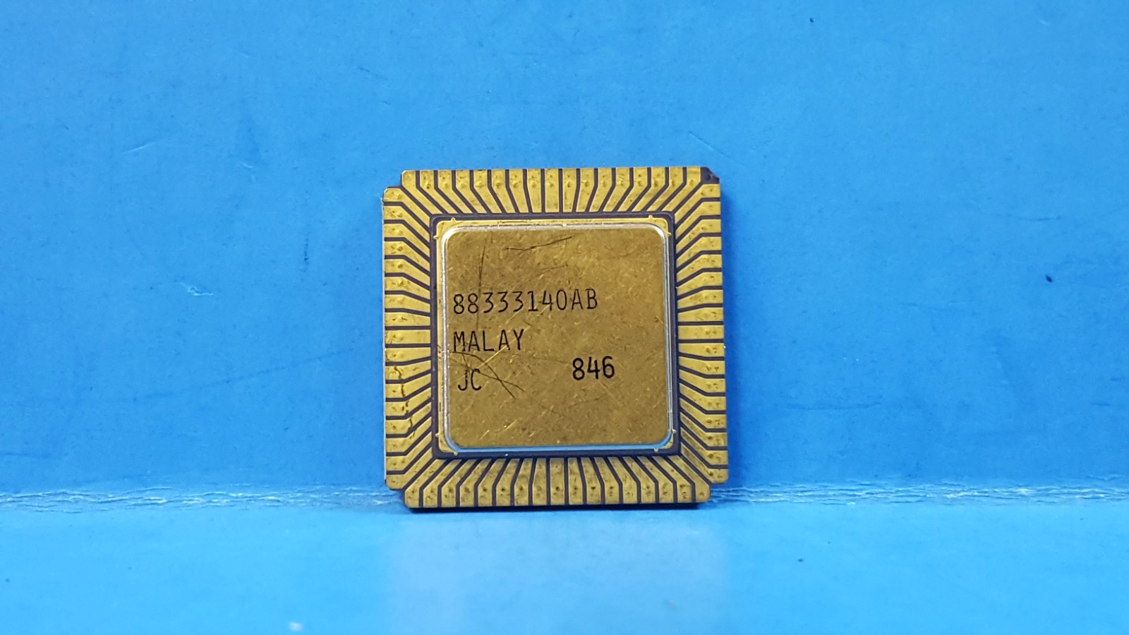 ONE PC- Vintage Microprocessor, R80286-12, INTEL, 16BIT, 12.5MHZ, CQCC68