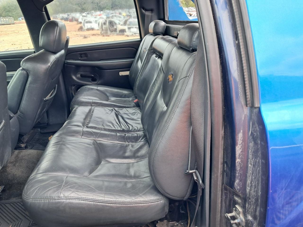 AVALNCH15 2002 Glove Box 4816283