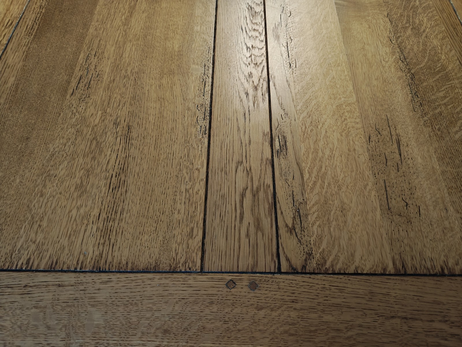 Solid Oak Dining Room Table With 2 Leafs And 6 Chairs