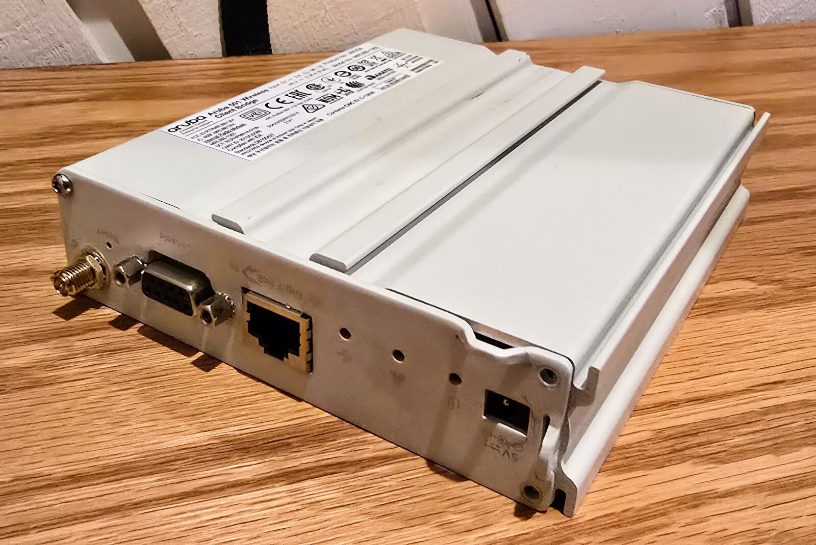 Aruba 501 Wireless Client Router and Bridge (J9835A)