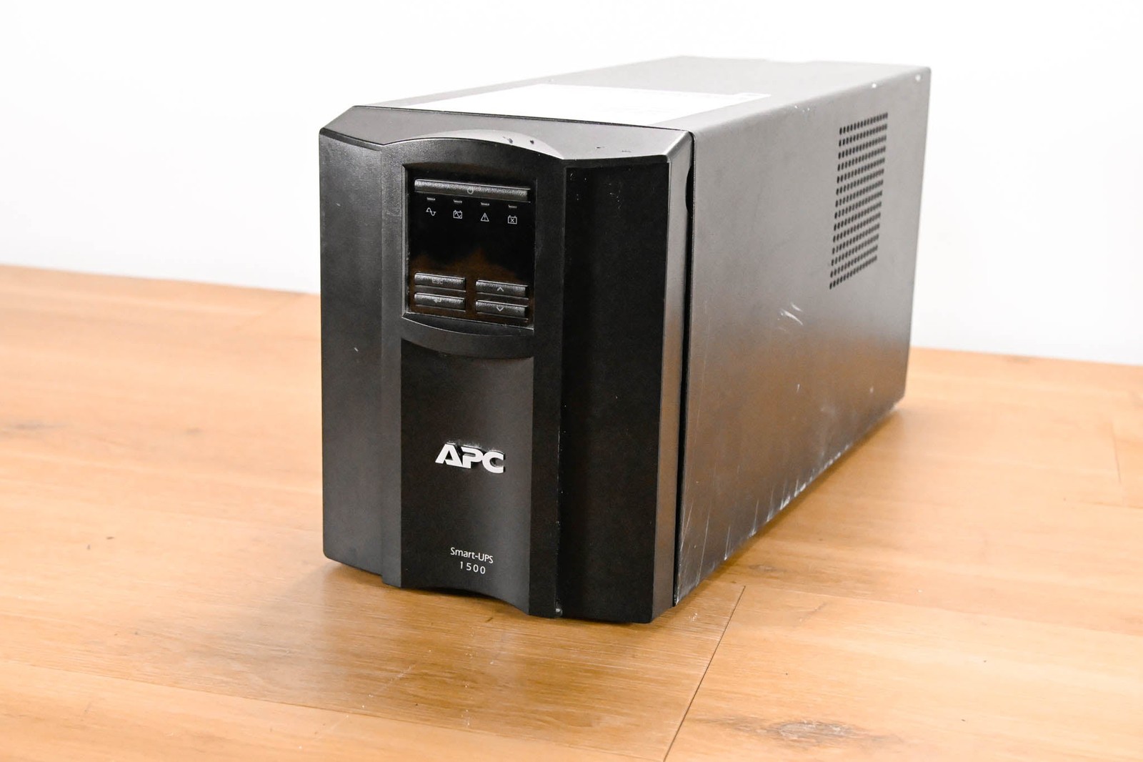 APC SMT1500US Smart-UPS 1500VA / 1000W Tower UPS Battery Backup w/ LCD CG01XB9