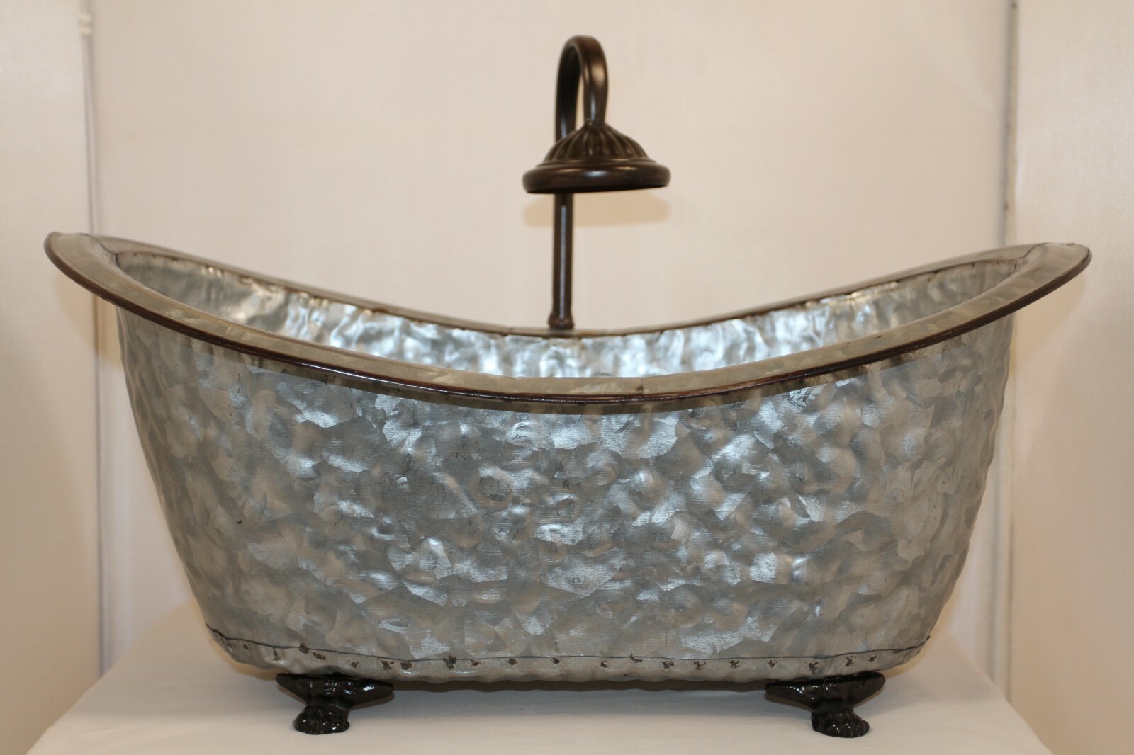 1-CLAW FOOT BATH TUB,Gifts,Bathroom Decor,Flower Pots,Hammered Look Metal