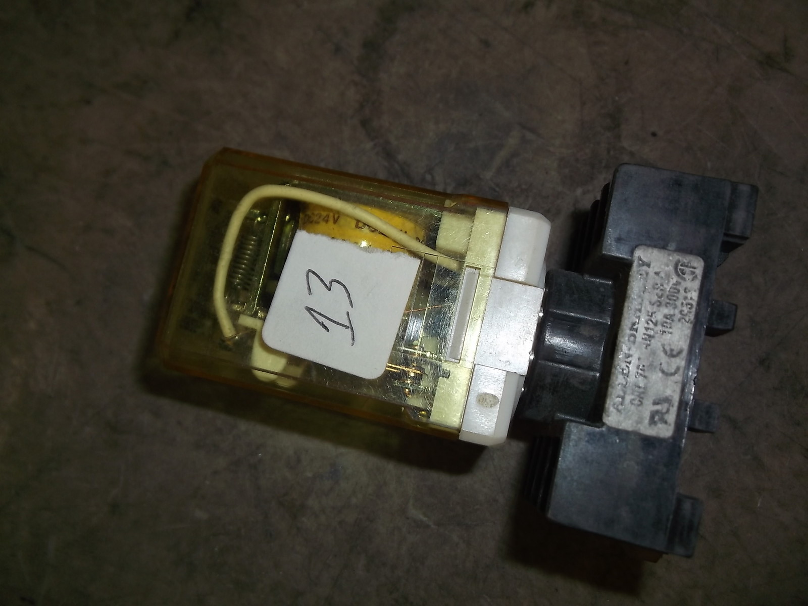 Allen Bradley RR2P-2 Relay & Socket Base 701HN125 *FREE SHIPPING*