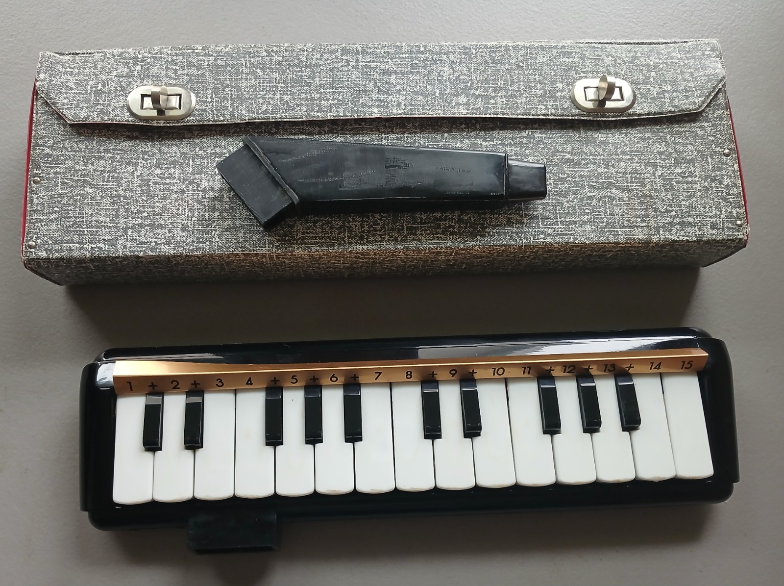 VINTAGE SILVERTONE 25 KEY ORGAMONICA     $40 + shipping    Very Good Condition