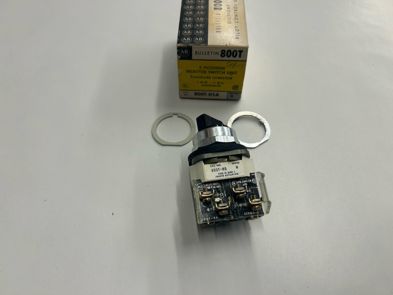 NEW Allen Bradley 800T-H5A Ser. N 2 Pos, Selector Switch Unit