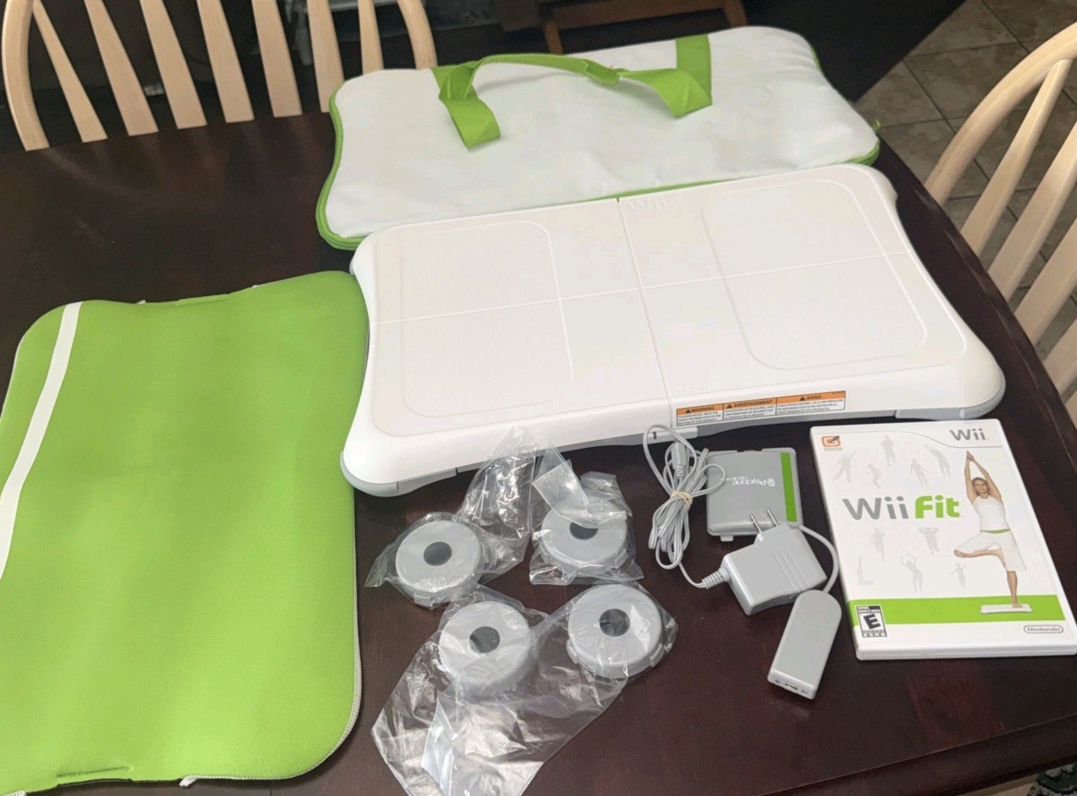 1 Game Wii Fit And Balance Board  With Carrying Bag Charger Cover