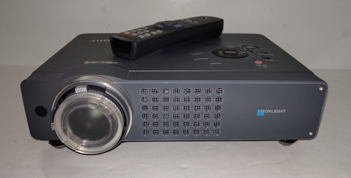 Boxlight CP-320tA Portable Projector RCA VGA RGB DVI Tested W/ Remote Cords