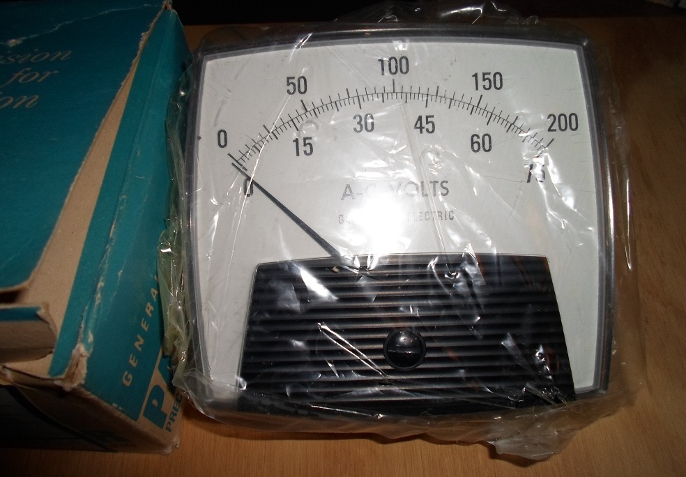 GE PANEL METER 0-75 /200 AC VOLTS (NEW IN BOX)