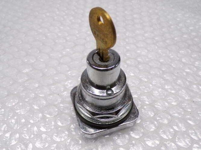 SIEMENS 526C6CH SELECTOR SWITCH W/KEY NSNP