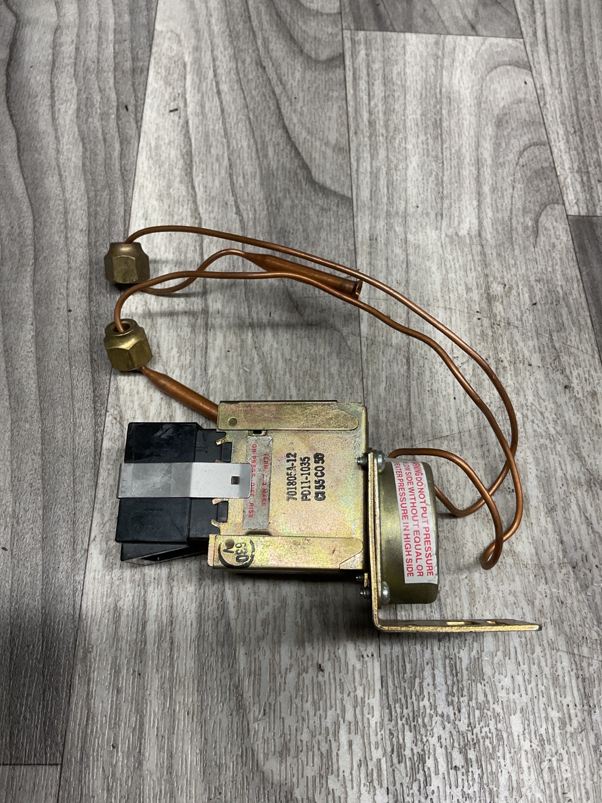 ROBERTSHAW 701805A-12 Pressure Switch #4007F148SI