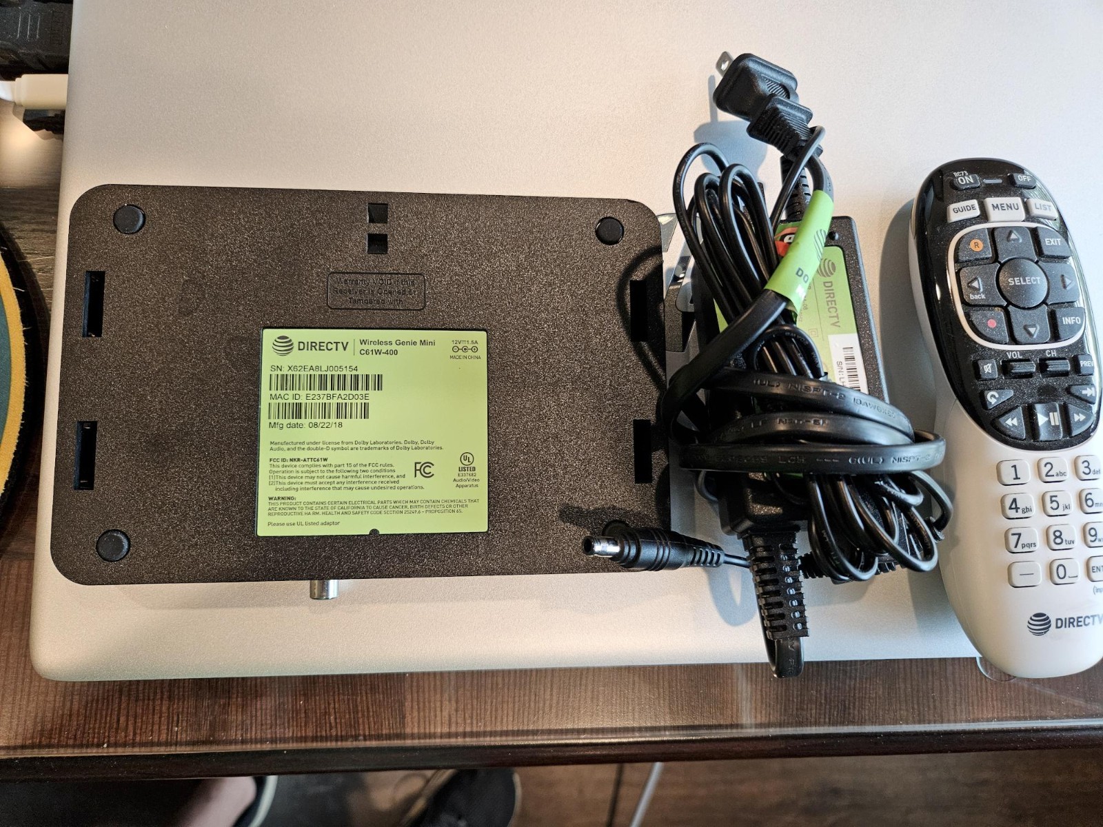 DirecTV C61W-400 Wireless Genie Mini w/ Remote and Power Adapter / Cable (C)