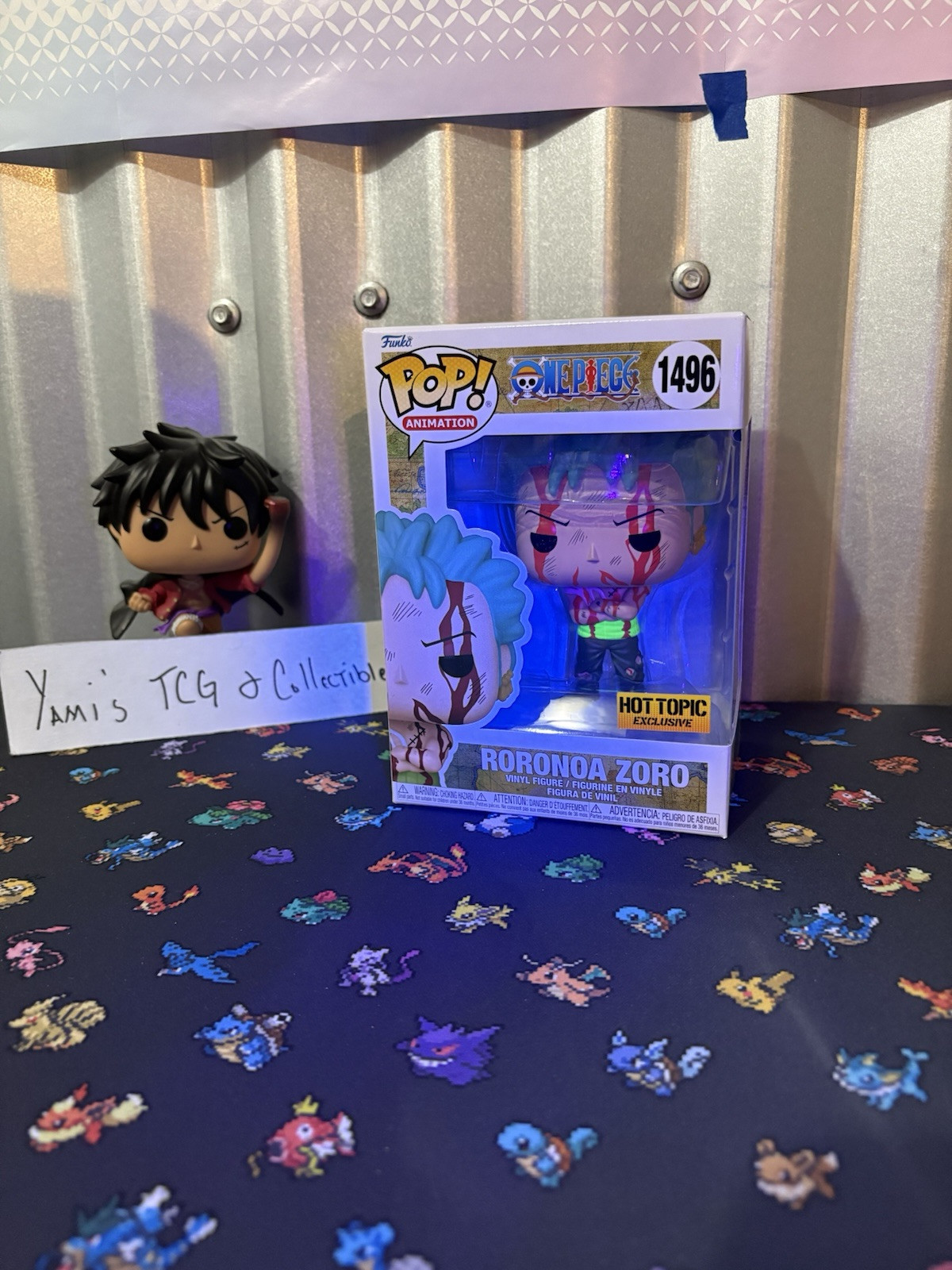 Funko Pop! Vinyl: One Piece - Roronoa Zoro - Hot Topic #1496 ERROR GLOW RARE!