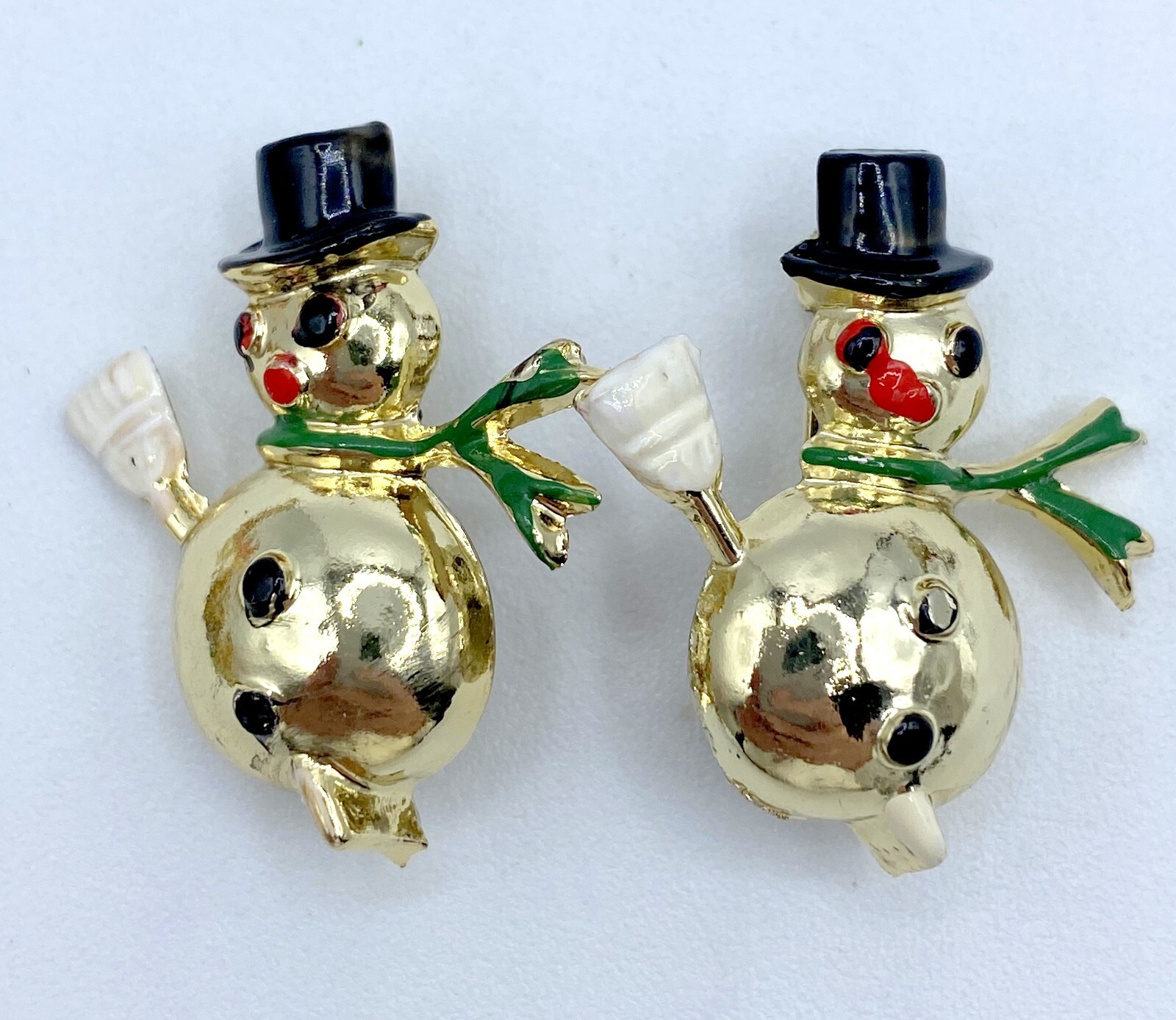 H257 VINTAGE CHRISTMAS HOLIDAY JEWELRY STUD EARRINGS GOLD SNOWMAN