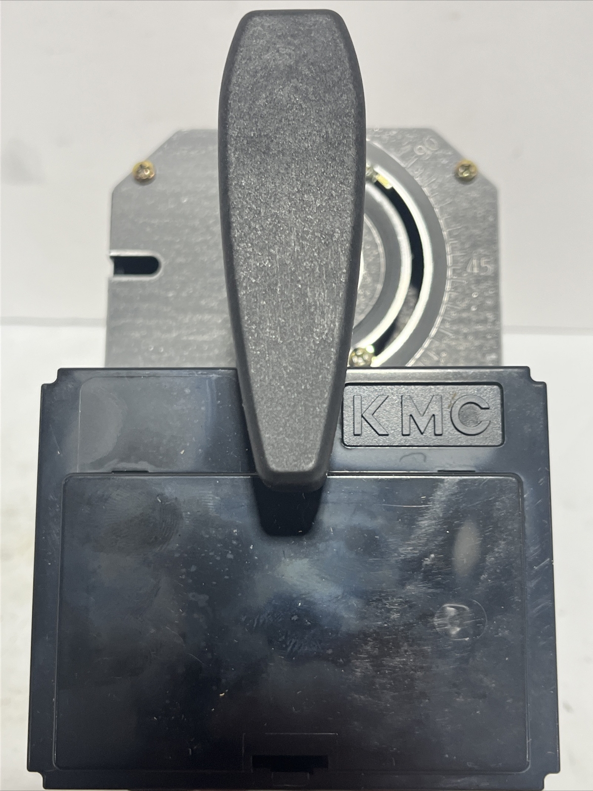 Kmc Controls VFP-43ABB ACTUATOR COVER IS CRACKED