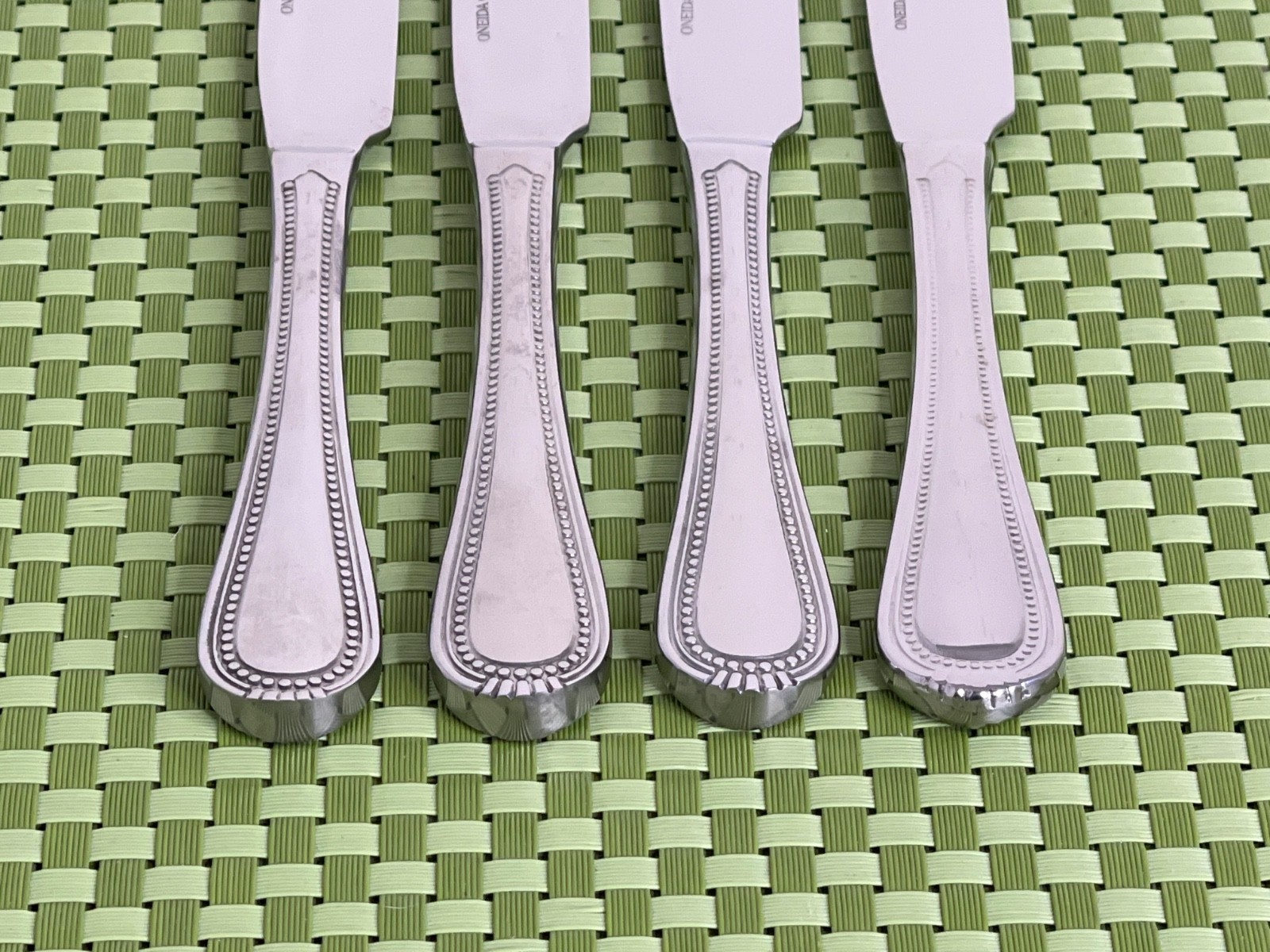 Oneida COUNTESS Stainless 4 Dinner Knives Beaded Glossy Flatware - 9 1/2"