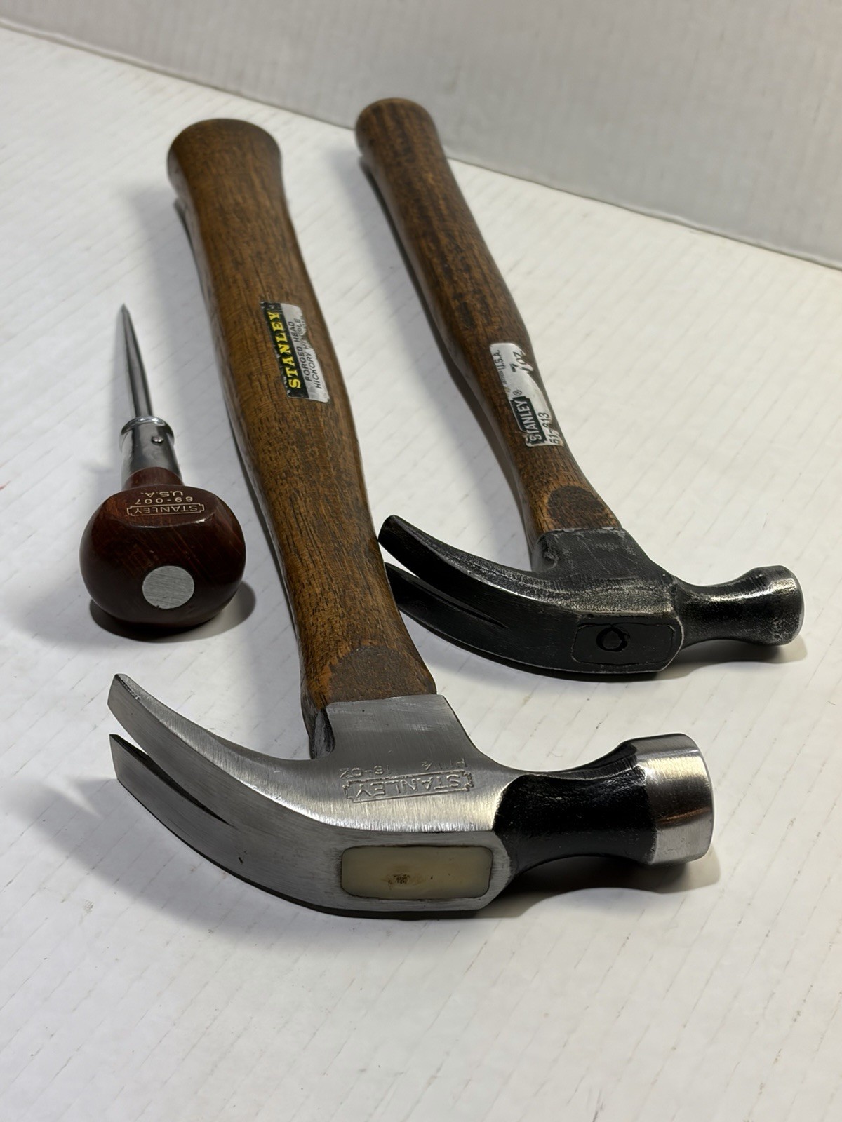 Vintage Stanley Carpenters Tool Lot 16 & 7 oz. Claw Hammers & Scratch Awl USA