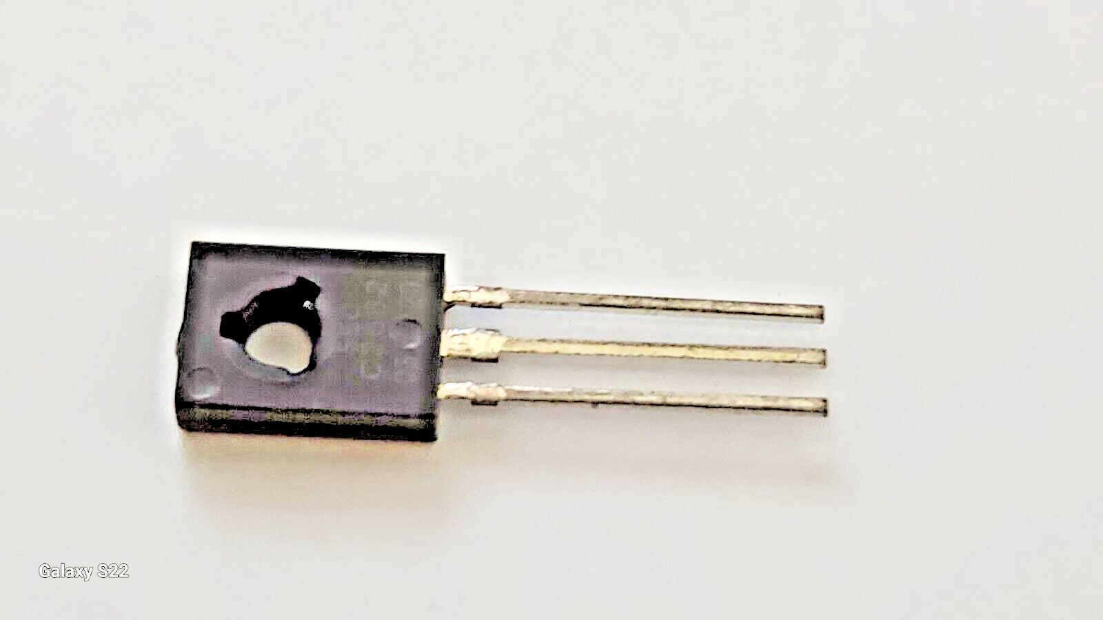 SEC TRANSISTOR 2SC2682 USED IN VARIOUS APPLICATIONS