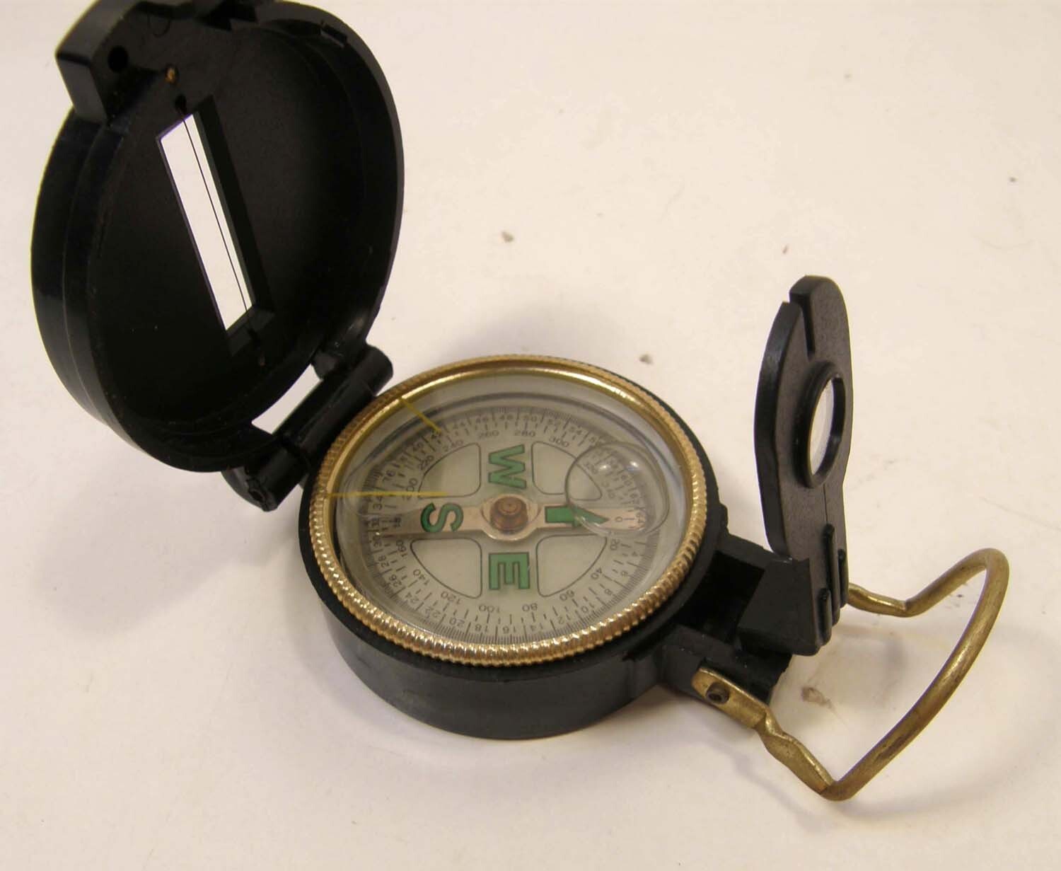 VINTAGE MILITARY ENGINEER CORPS STYLE DIRECTIONAL FOLDING POCKET COMPASS