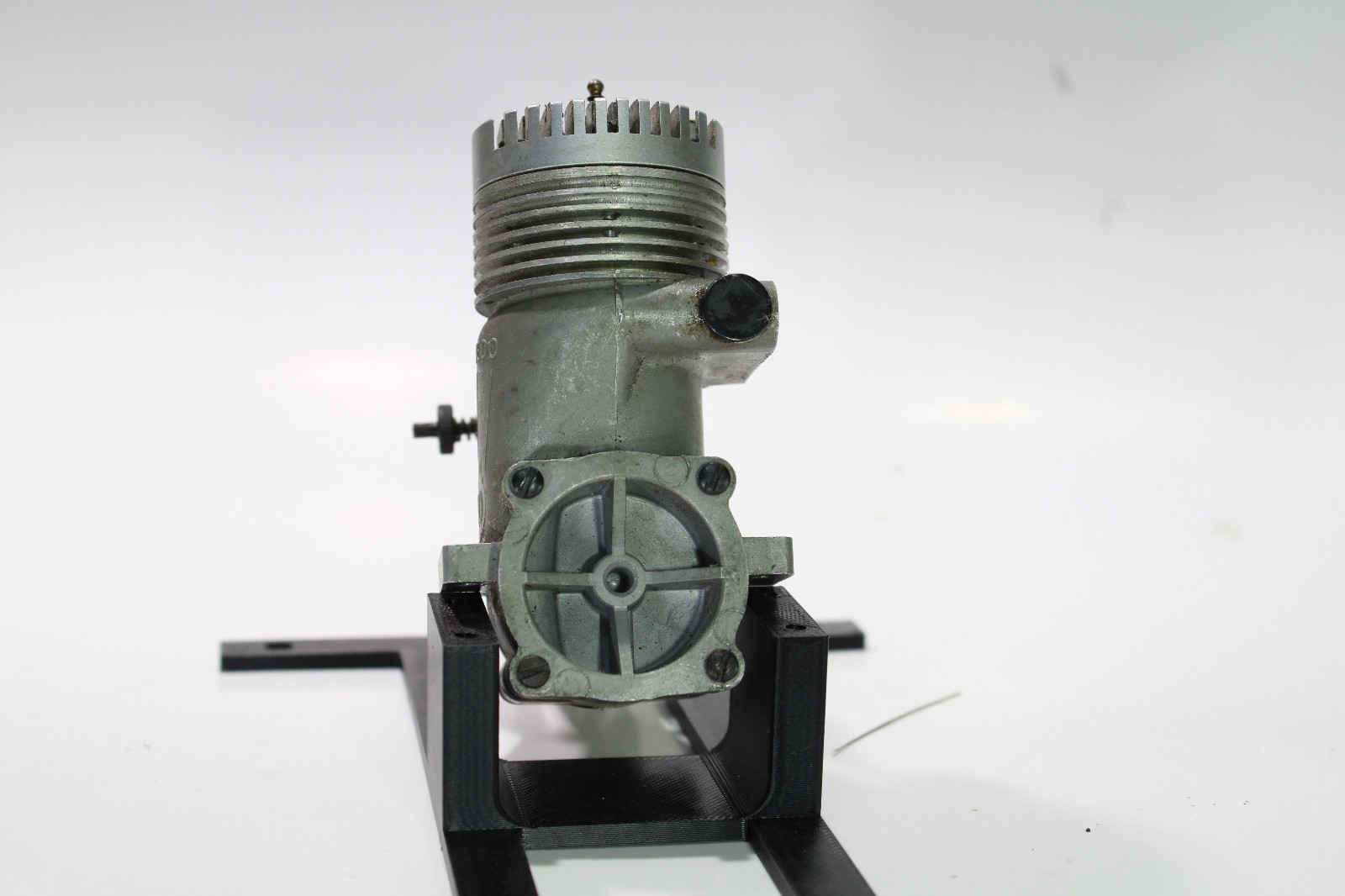 Torpedo .40 Glow Engine RUNS Well Good Compression Video