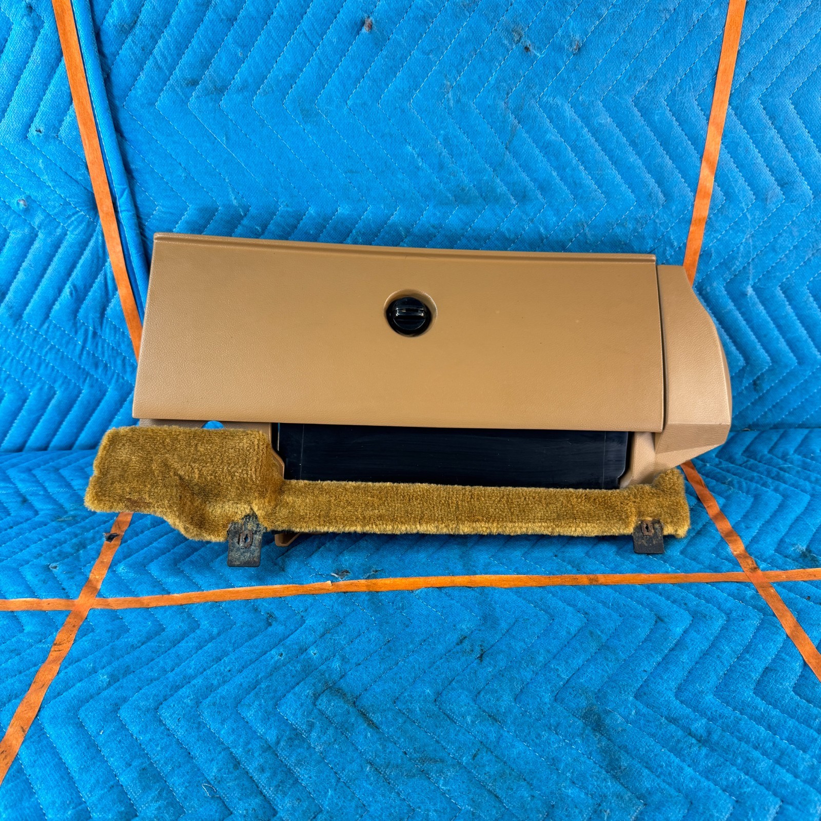 89–91 CHRYSLER TC MASERATI 46K Glove Box Assembly Tan w/ Lock & Trunk Releas OEM