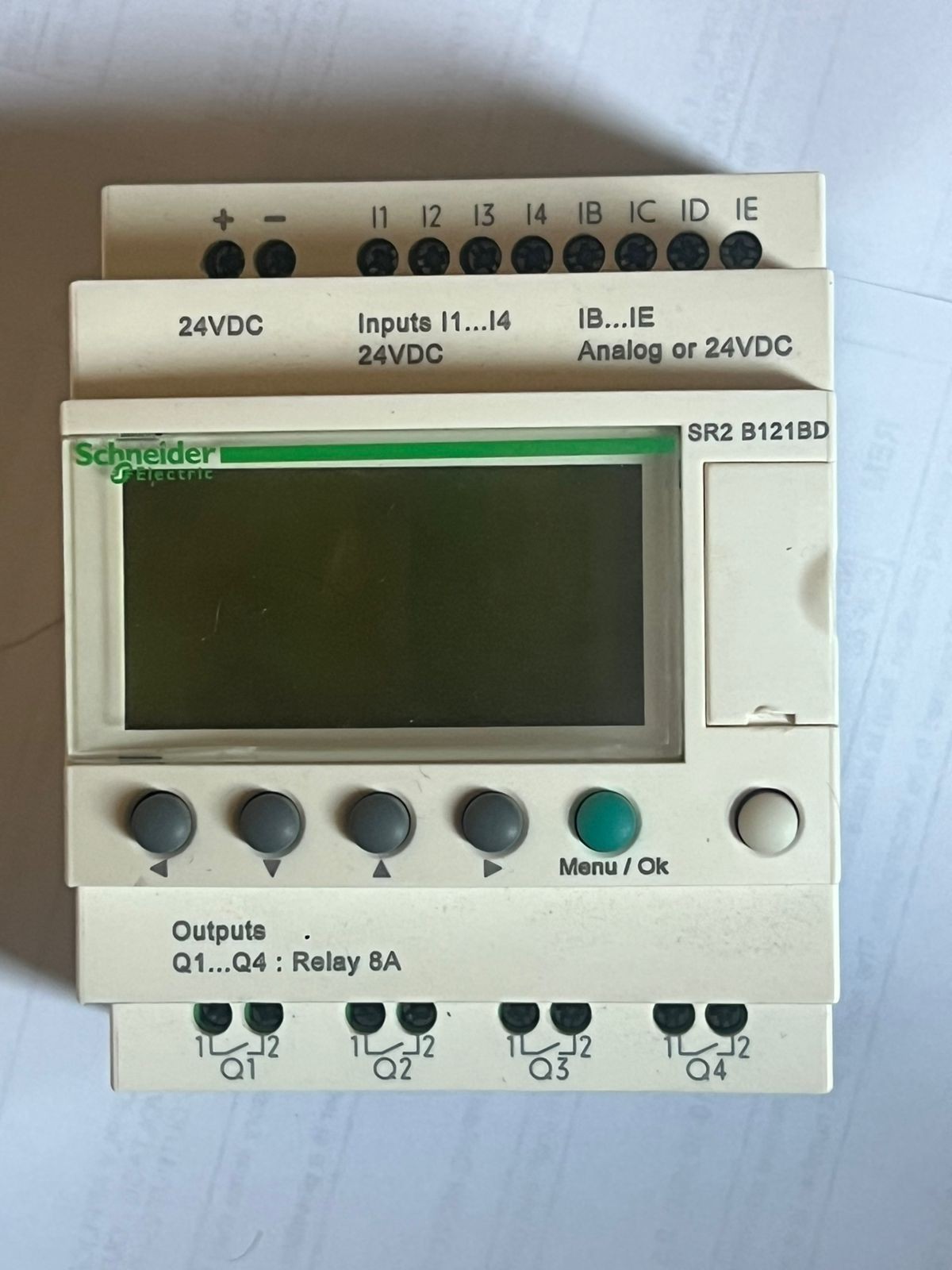 SR2B121BD Schneider Electric Zelio Logic Smart Relay 12 I/O PLC