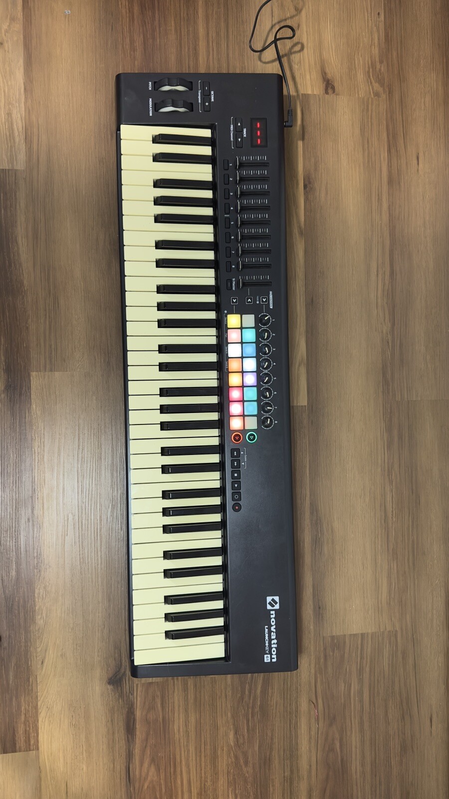 Novation launchkey 61 mk2 Midi Keyboard Tested W/Case