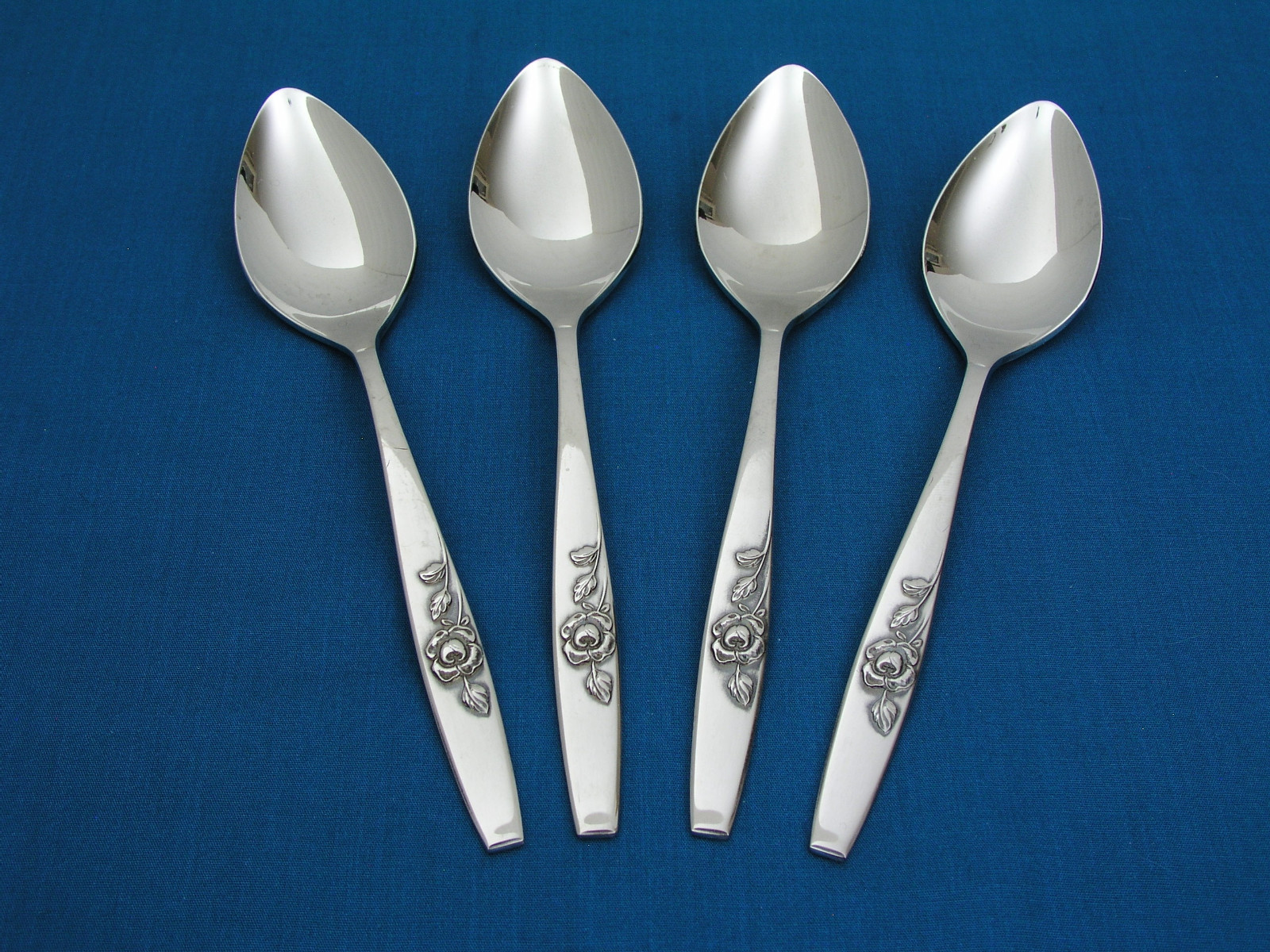 ONEIDA OUR ROSE SSS 6" STAINLESS TEASPOONS (4) - EXCELLENT CONDITION