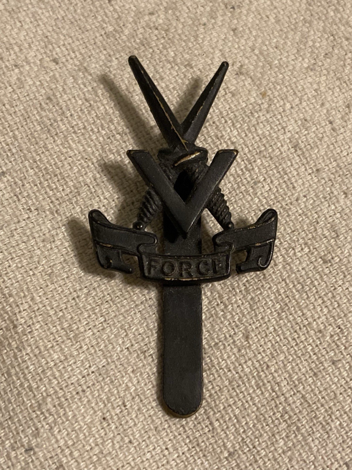 British Special Forces Army V Force Cap Badge blackened