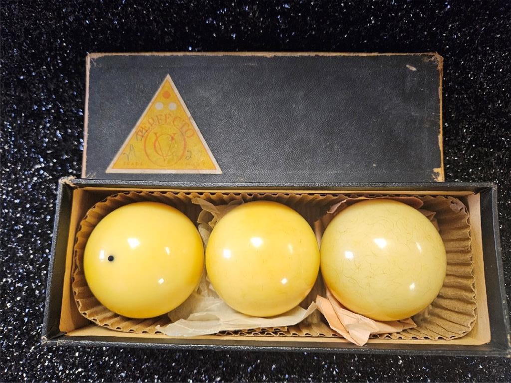 SET OF 3 ANTIQUE PERFECTO CAROM POOL BILLARD BALLS 2-3/8 VERY RARE ORIGINAL BOX