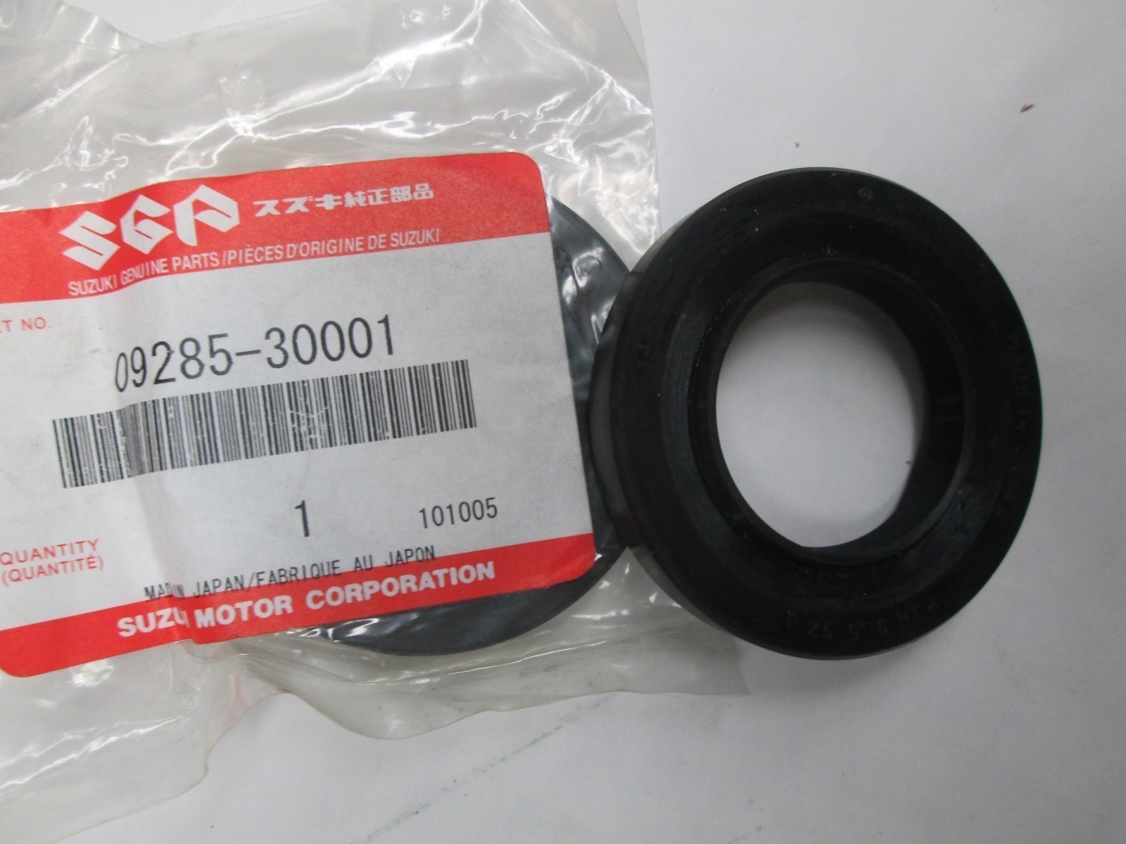 NOS SUZUKI 09285-30001 REAR WHEEL OIL SEAL GS300 GS450 GS550