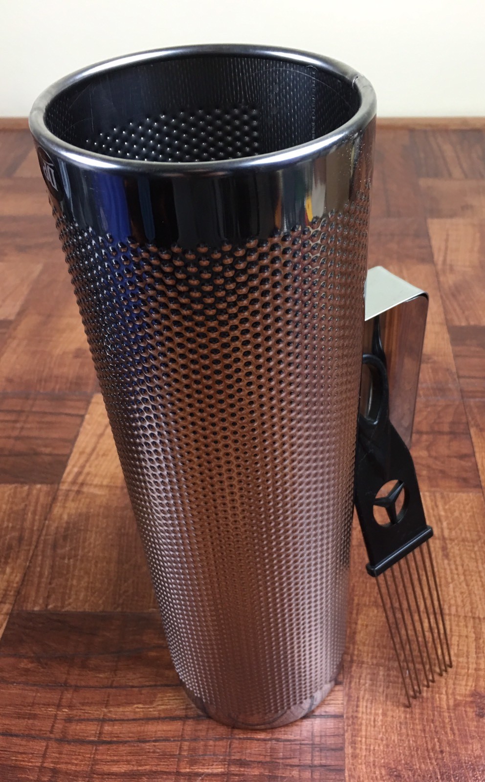 Guira Tipica Para Merengue,Bachata, Perico Ripiao. 12" X 4".
