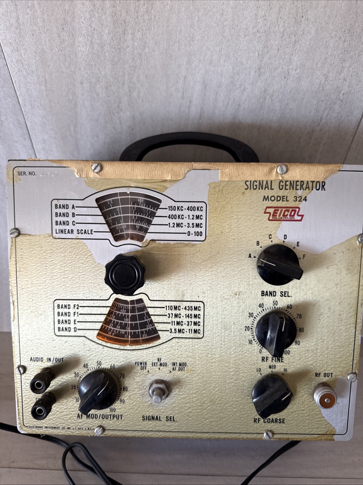 EICO MODEL 324 RF Signal Generator 150 kHz - 400 MHz Powers On!