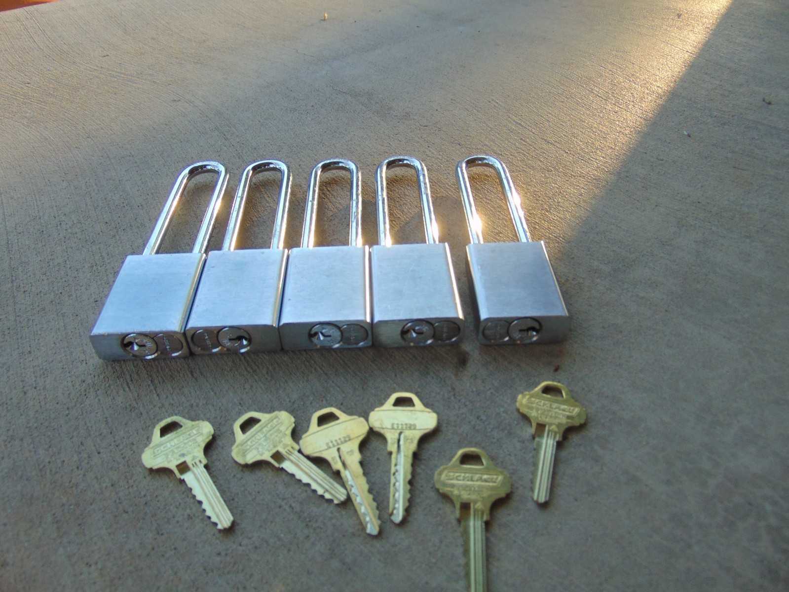 5 NEW PADLOCK WITH SCHLAGE PRIM AND 6 C135 PRIM KEYS LOCKSMITH