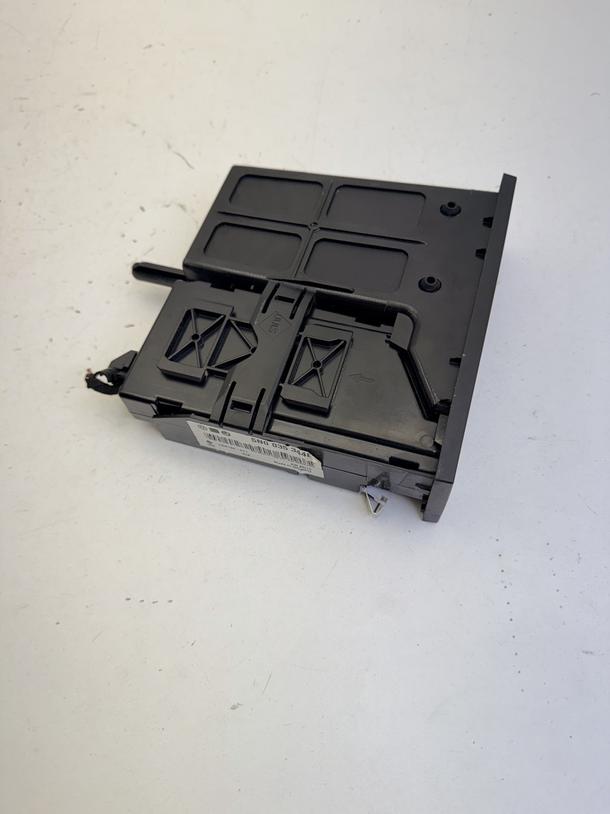 2010-2014 Volkswagen Golf Input Interface Multimedia Module OEM.
