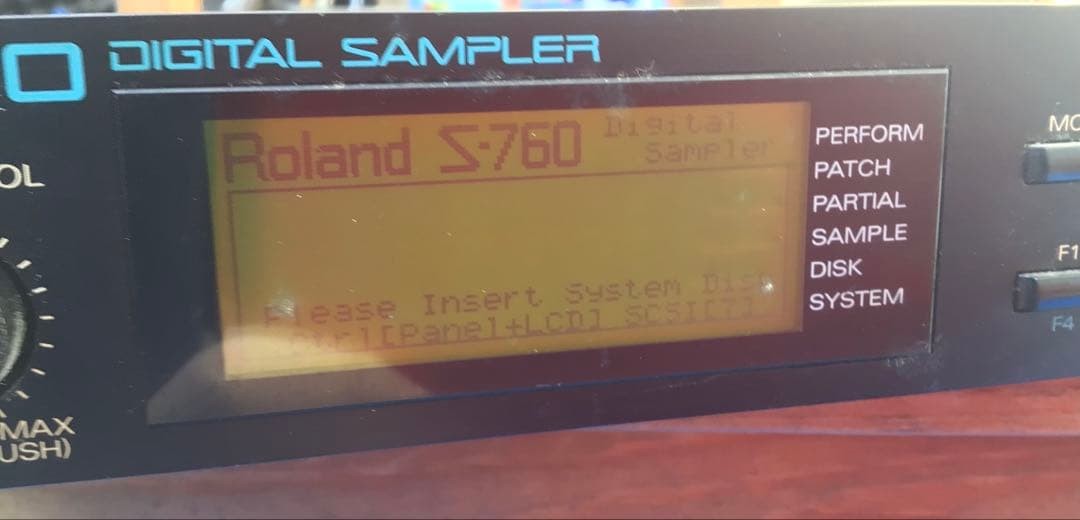 Sampler Roland S-760 Digital Sampler Rack Mount Professional Audio