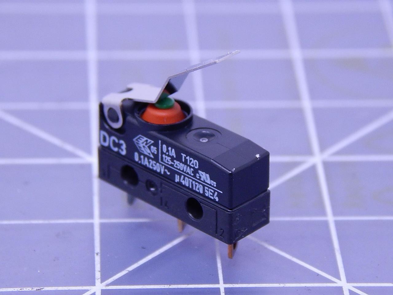 LOT OF 45 ZF ELECTRONICS DC3 0T1205E4 DC3C-AGAQ SNAP SWITCHES 0.1 A 125-250 VAC