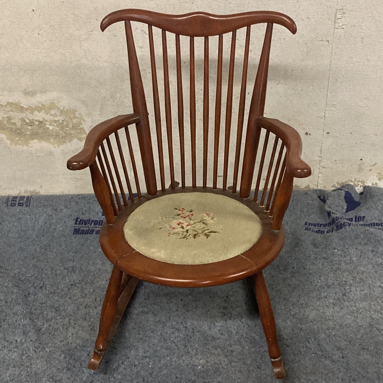 Antique Mid 1800’s 31x19in Wooden Rocking Chair *RARE*