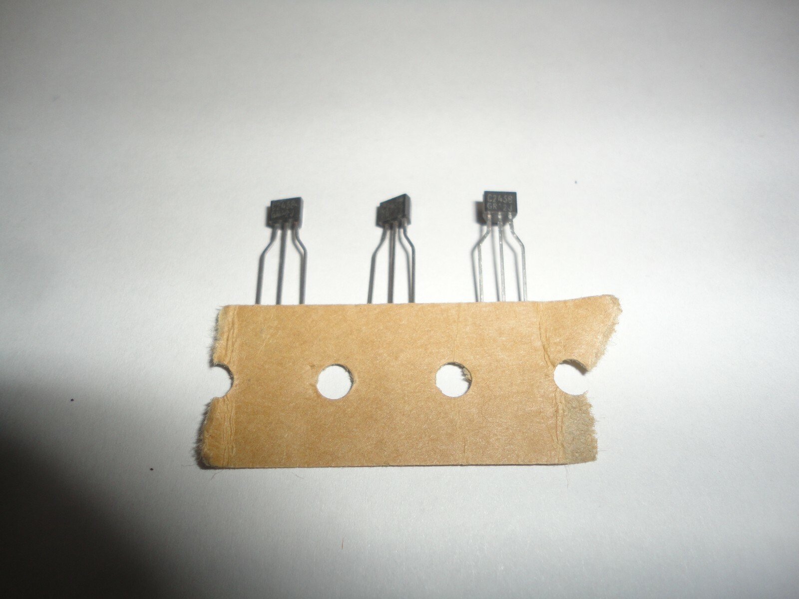 TOSHIBA TRANSISTOR 2SC2458 GR (SET OF 3) USED IN VARIOUS APPLICATIONS